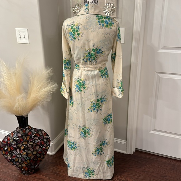Vintage Dior Nightgown and Robe SetFinal Price Drop!! - Picture 5 of 15